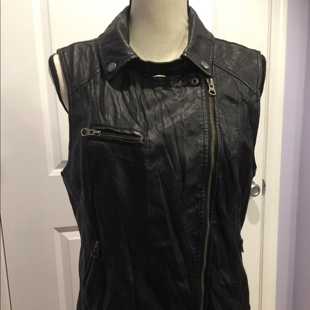 Rock & Republic Faux Leather Vest🌹